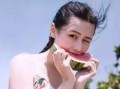 吃瓜女网红图片大全,趣味横生的美食时光
